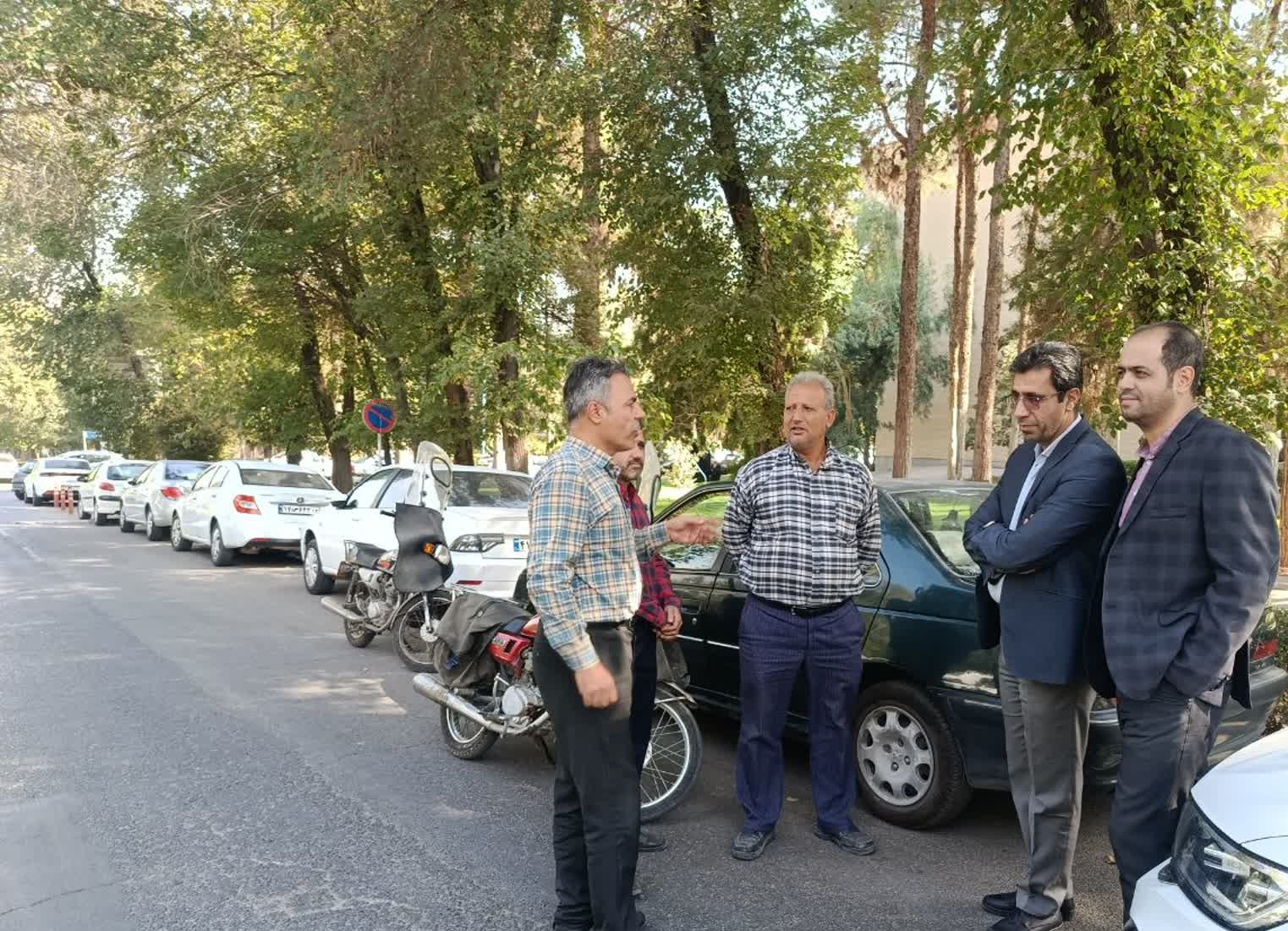 بازدید معاونت اداری و مالی دانشگاه از پروژه آبیاری قطره ای و بارانی